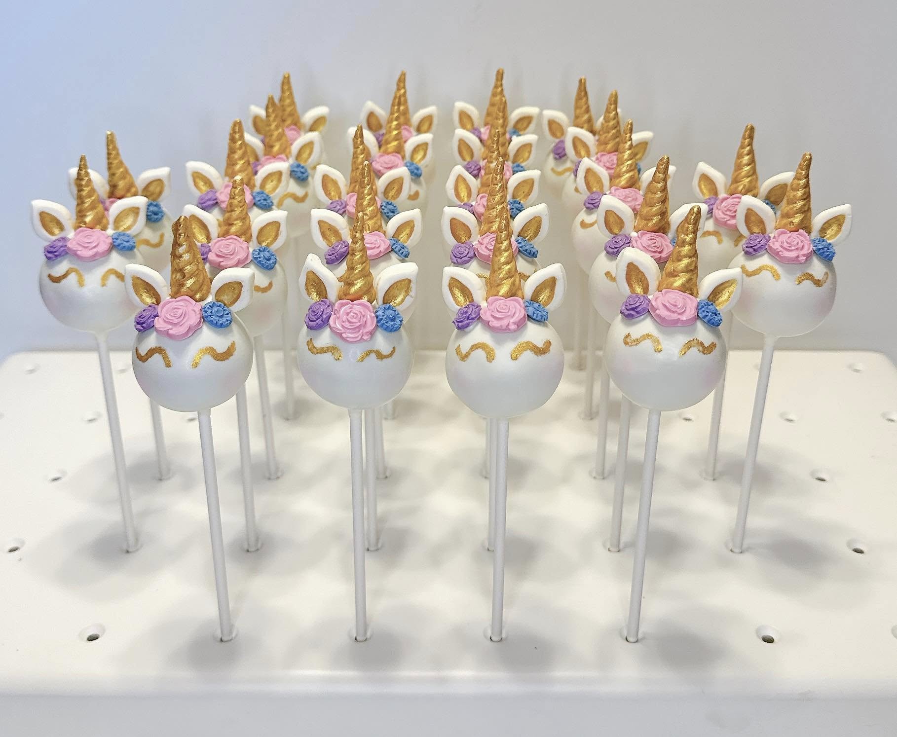 Unicorn cake pops with gold horns